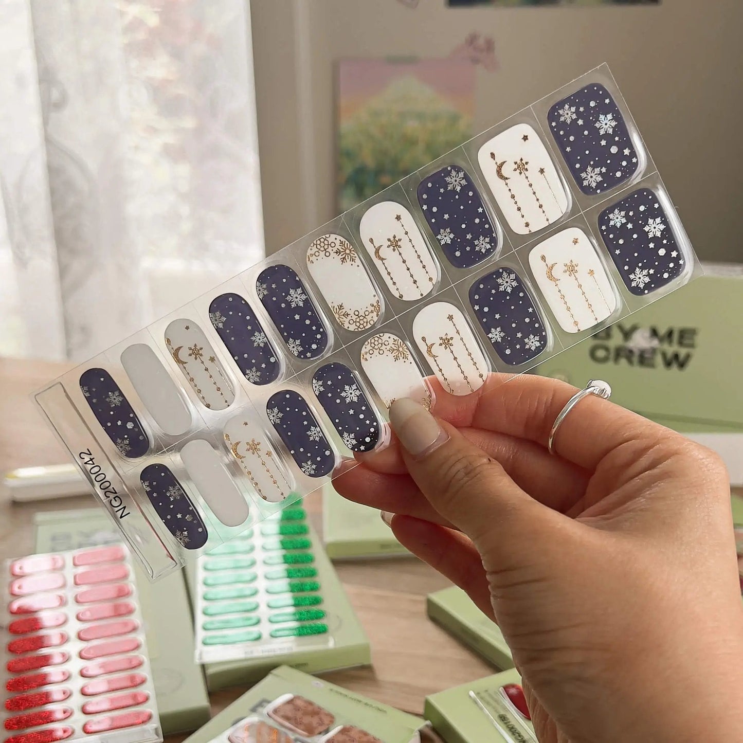 semi-cured gel nail strips designed for at-home manicures.
Key Features:
Long-Lasting: Provides a durable finish that rivals salon-quality results.
Professional Grade: Designed to deliver a flawless manicure.
Safe to Use: Suitable for home use, with a curing process under UV light.
Sheet of Semi-Cured Gel Nail Strips High-Quality